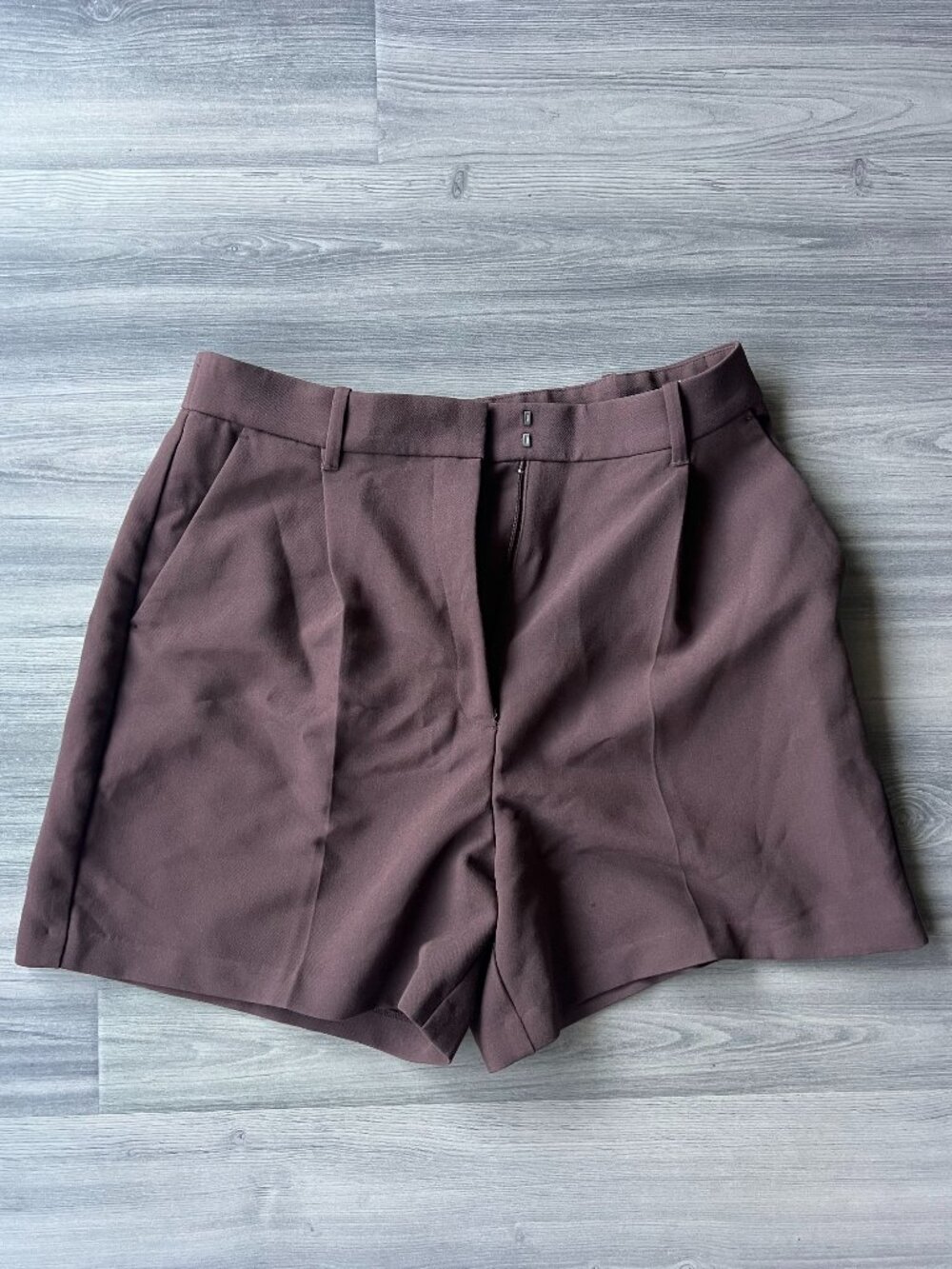 Abercrombie & Fitch Ultra High Rise Tailored Short DARK BROWN Medium (M)